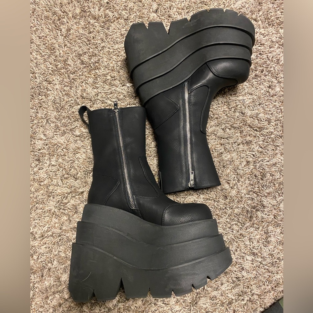 Darker Wavs Double Stacked platform boots .! New.